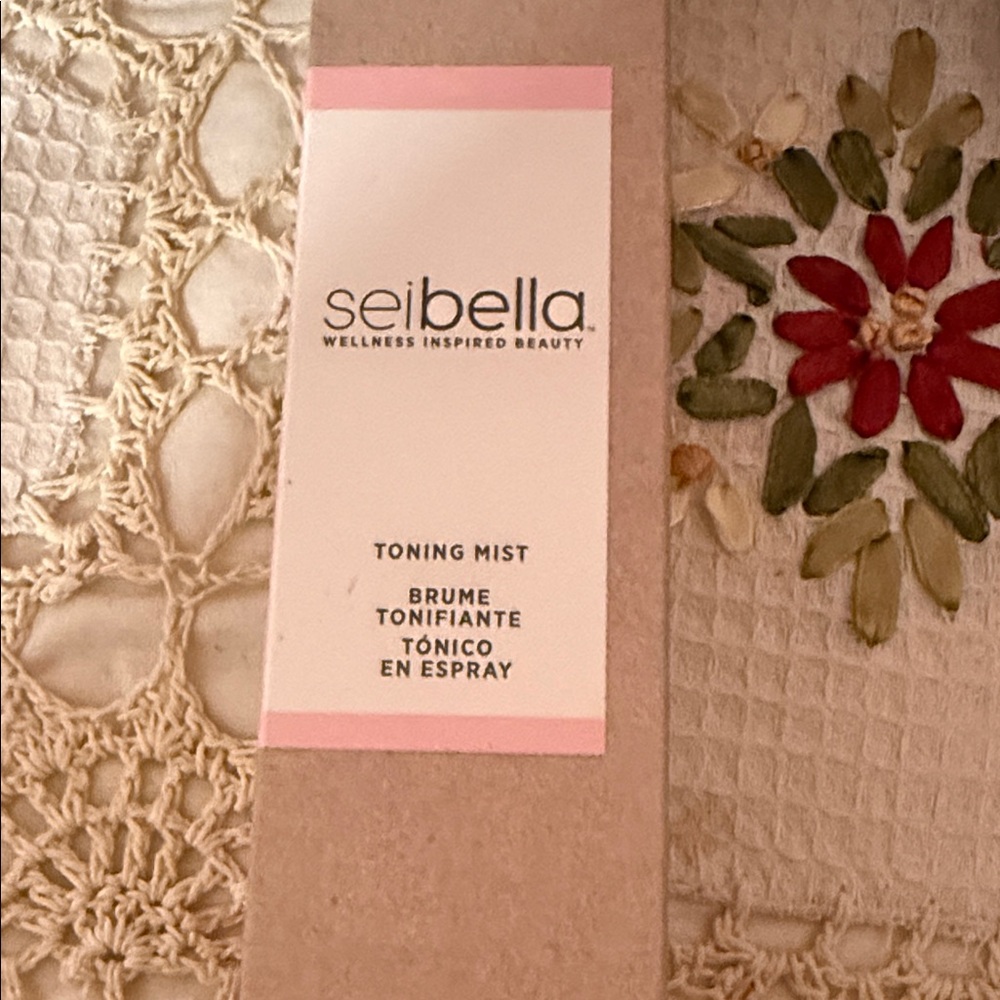 SeiBella honey and rose toning mist